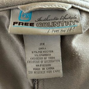 Free Country Black Women’s winter coat. Not too heavy. Has hood, deep pockets.